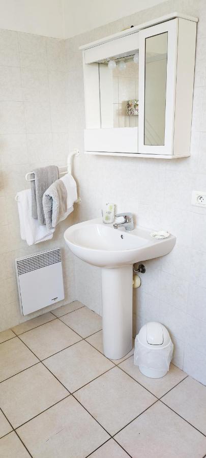 Menton Bord De Mer Studio Calme Avec Balcon, Ascenseur, Climatisation, Ideal Location Quiet Near Sea, Balcony, Elevator, Ac מראה חיצוני תמונה