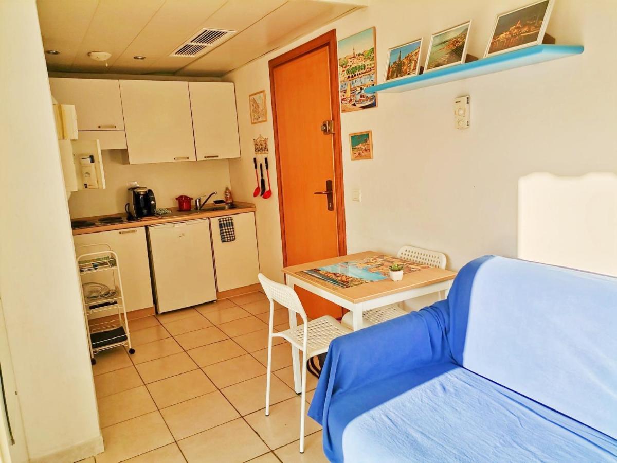 Menton Bord De Mer Studio Calme Avec Balcon, Ascenseur, Climatisation, Ideal Location Quiet Near Sea, Balcony, Elevator, Ac מראה חיצוני תמונה